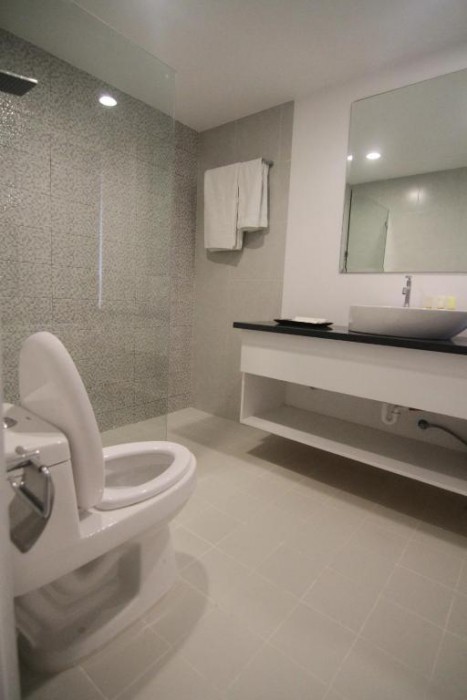Bryan Condominium Suites 8/66