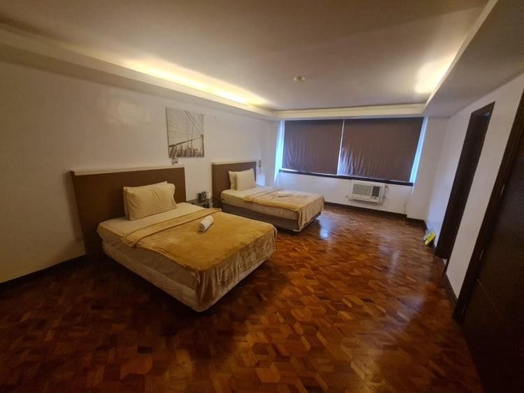 Bryan Condominium Suites 11/66