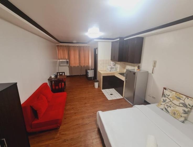 Bryan Condominium Suites 9/66