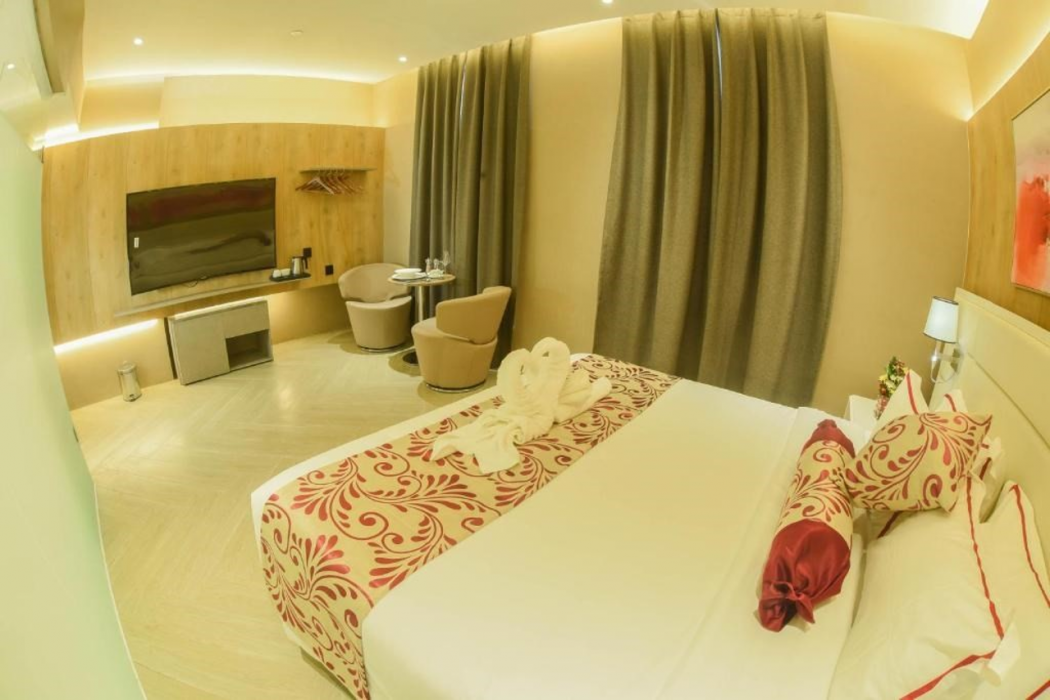 Red Hotel Cubao 11/64
