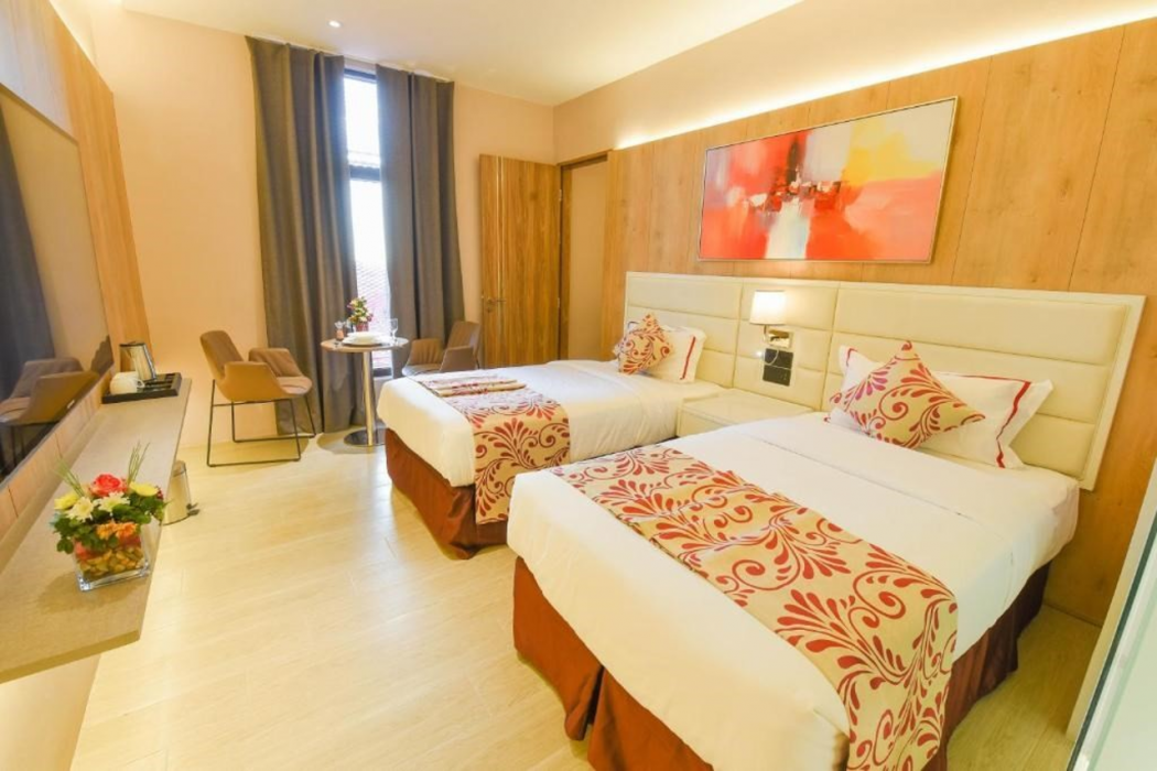 Red Hotel Cubao 8/64