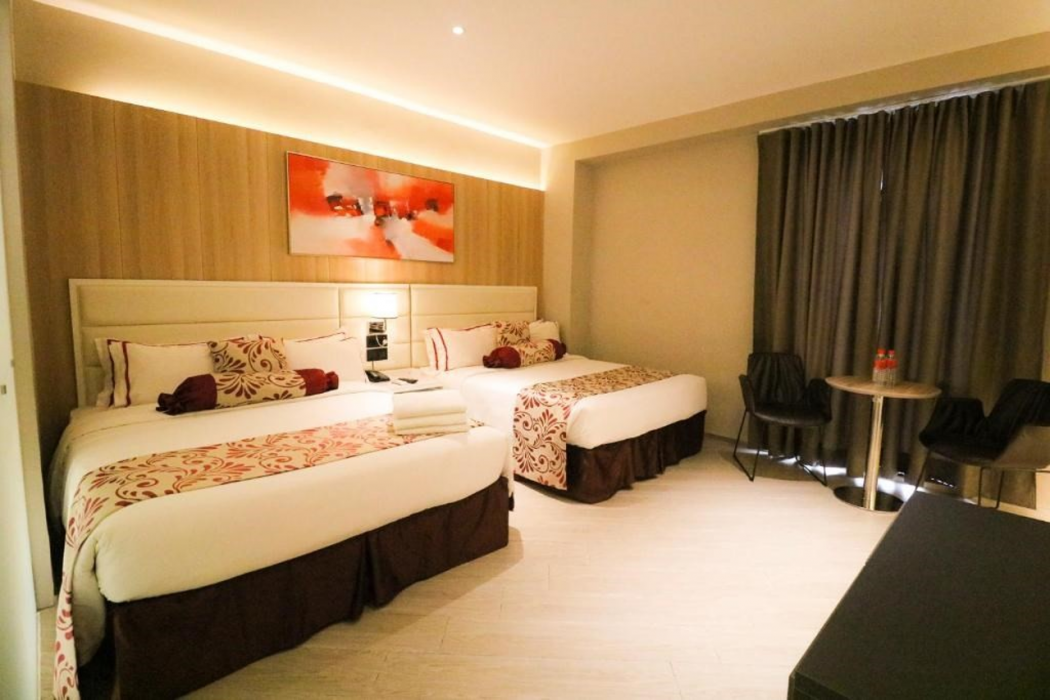 Red Hotel Cubao 10/64