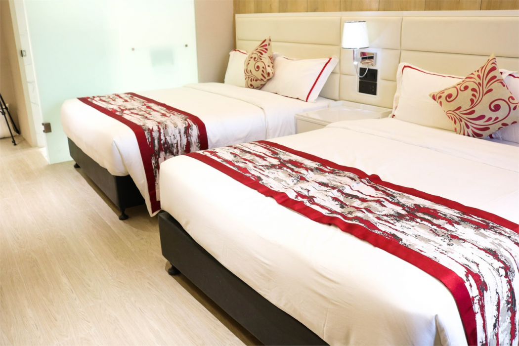 Red Hotel Cubao 14/64
