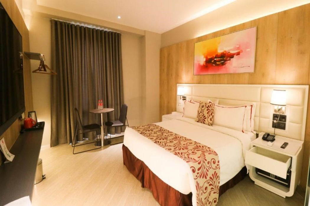 Red Hotel Cubao 7/64
