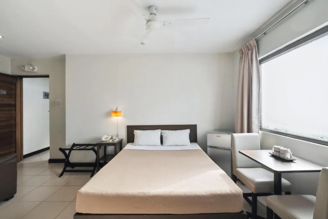 Governor Forbes Inn - Manila City Center by ZUZU 15/31