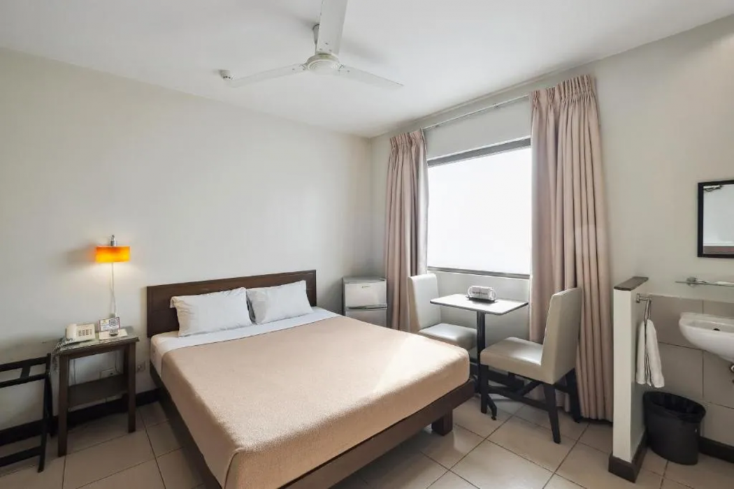 Governor Forbes Inn - Manila City Center by ZUZU 9/31