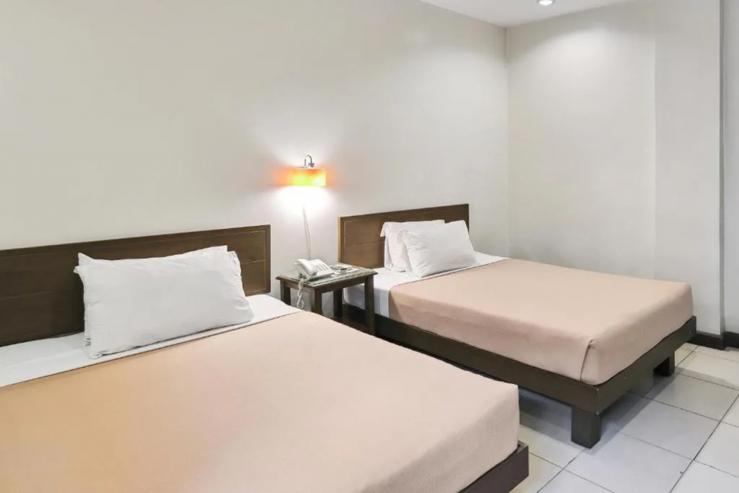 Governor Forbes Inn - Manila City Center by ZUZU 11/31