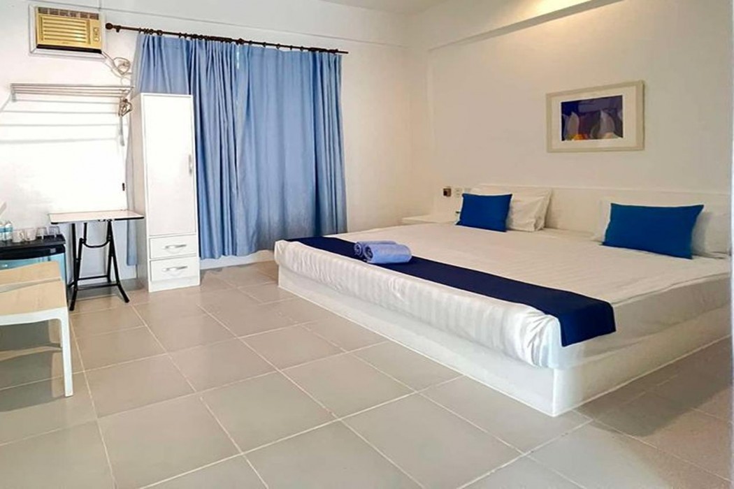 Coron Bluewave Hotel 17/75