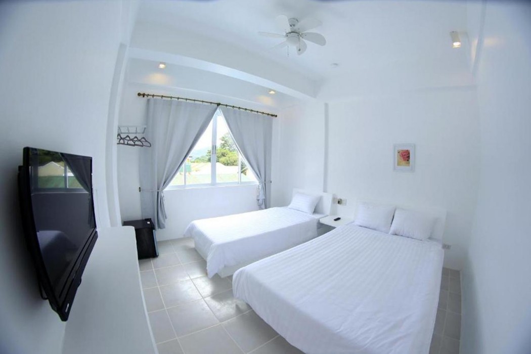 Coron Bluewave Hotel 35/75