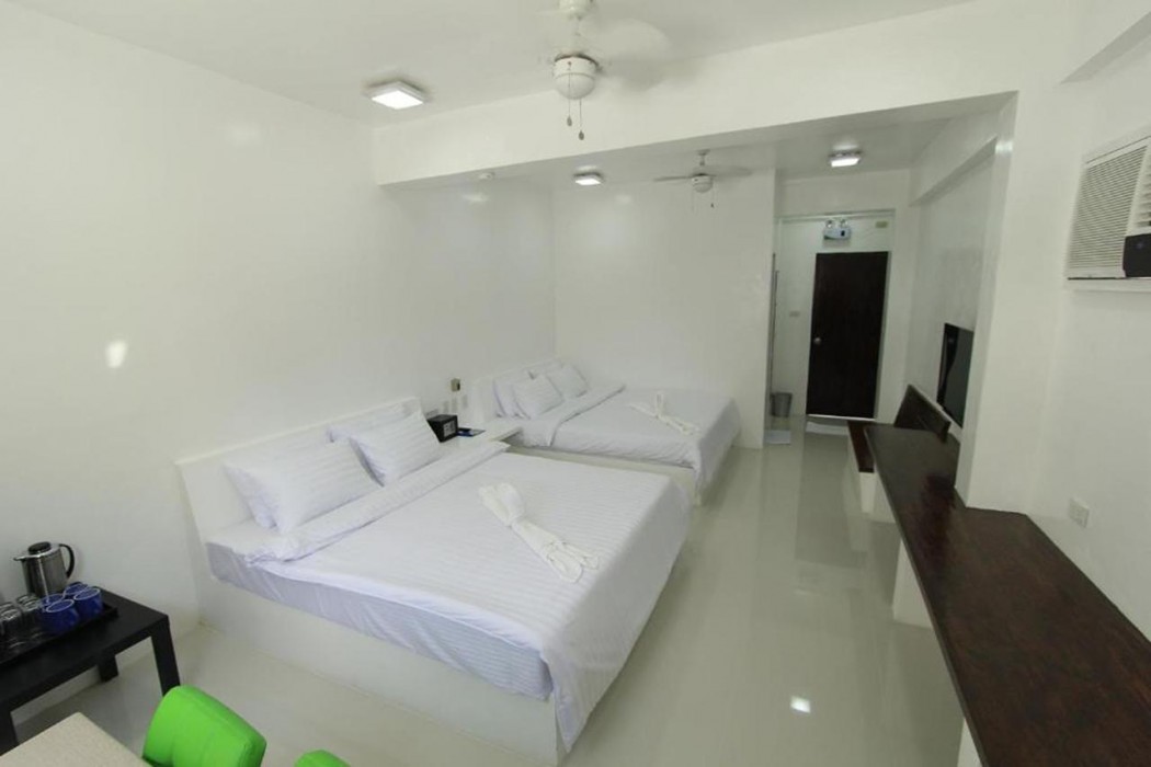 Coron Bluewave Hotel 11/75