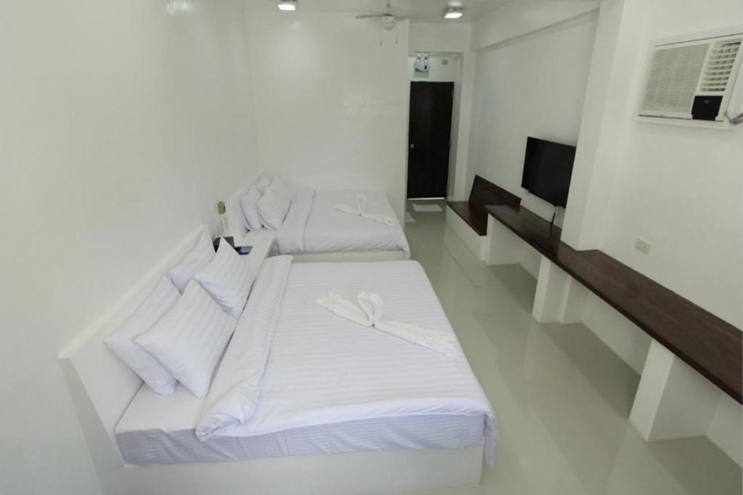 Coron Bluewave Hotel 12/75