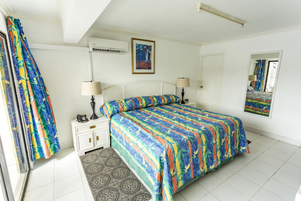 Pirate’s Inn Apartment Hotel 12/59