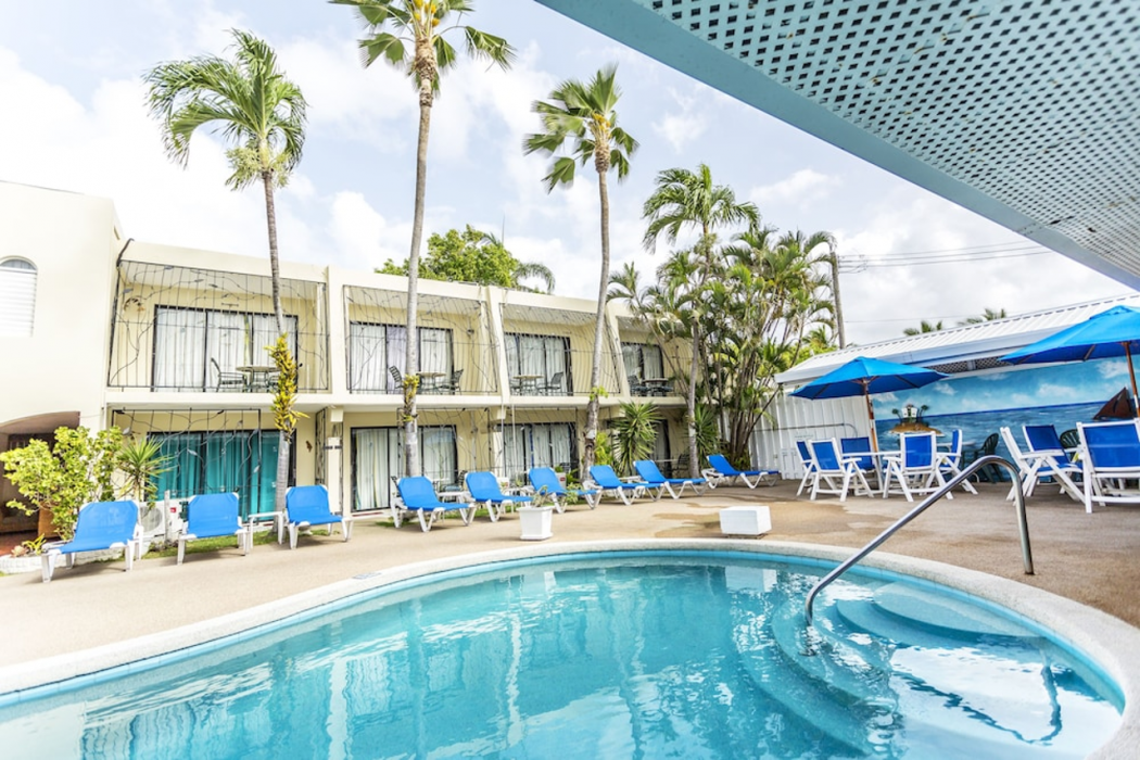 Pirate’s Inn Apartment Hotel in Marine Gardens