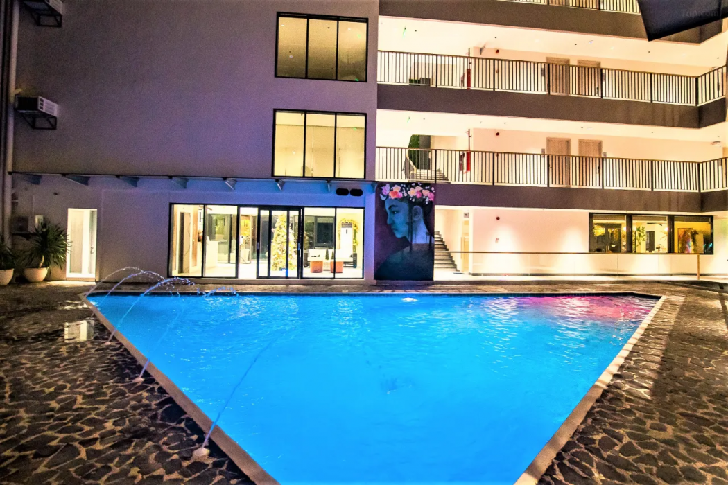 1521 Hotel 39/45