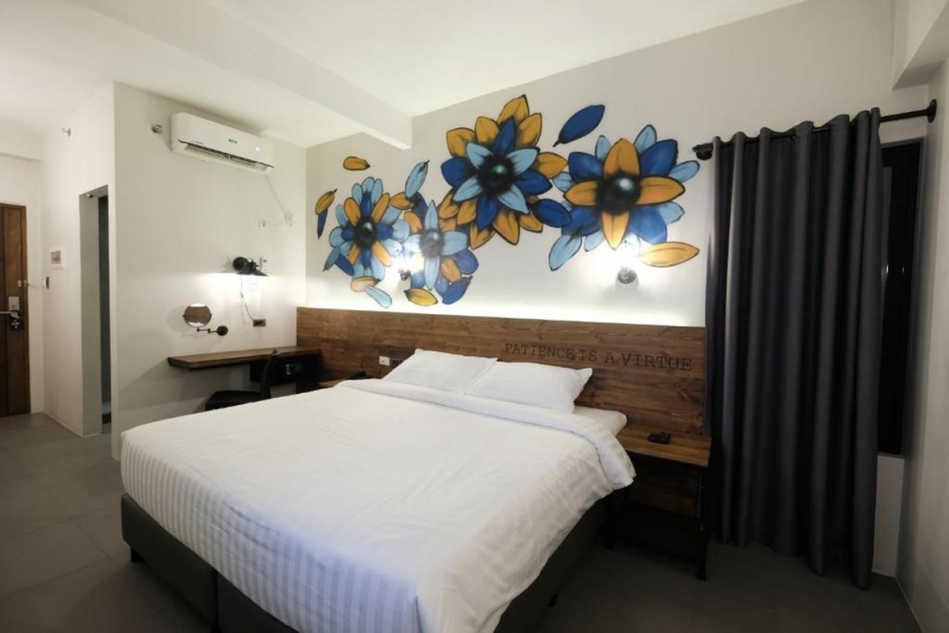 U Hotels Makati 12/56