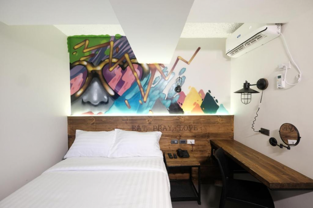 U Hotels Makati 11/56