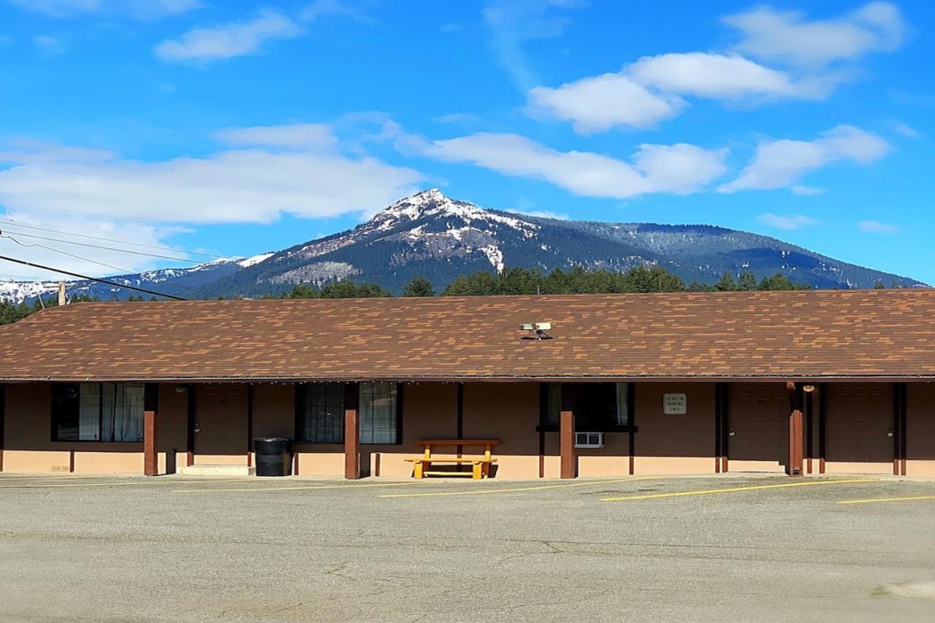 Packwood Inn 2/56