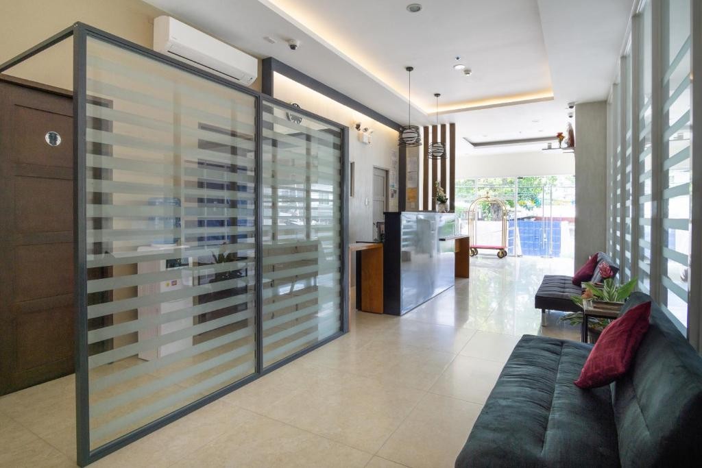 18 Suites Cebu 12/38