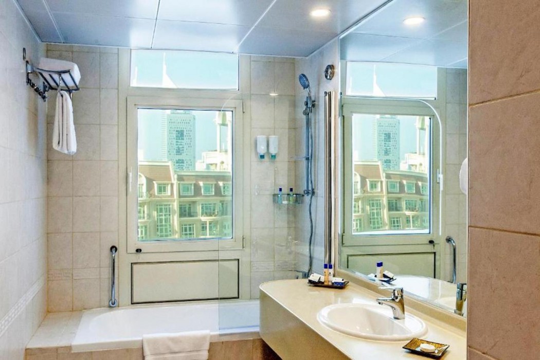 Swissotel Al Murooj Dubai 16/82