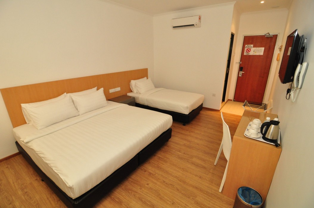 1 Million Hotel 33/75