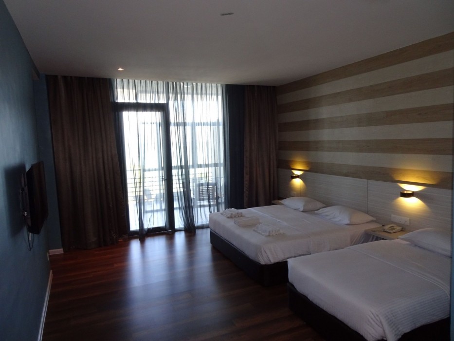 Bayfront Hotel 32/94