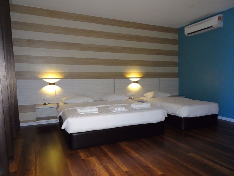 Bayfront Hotel 48/94