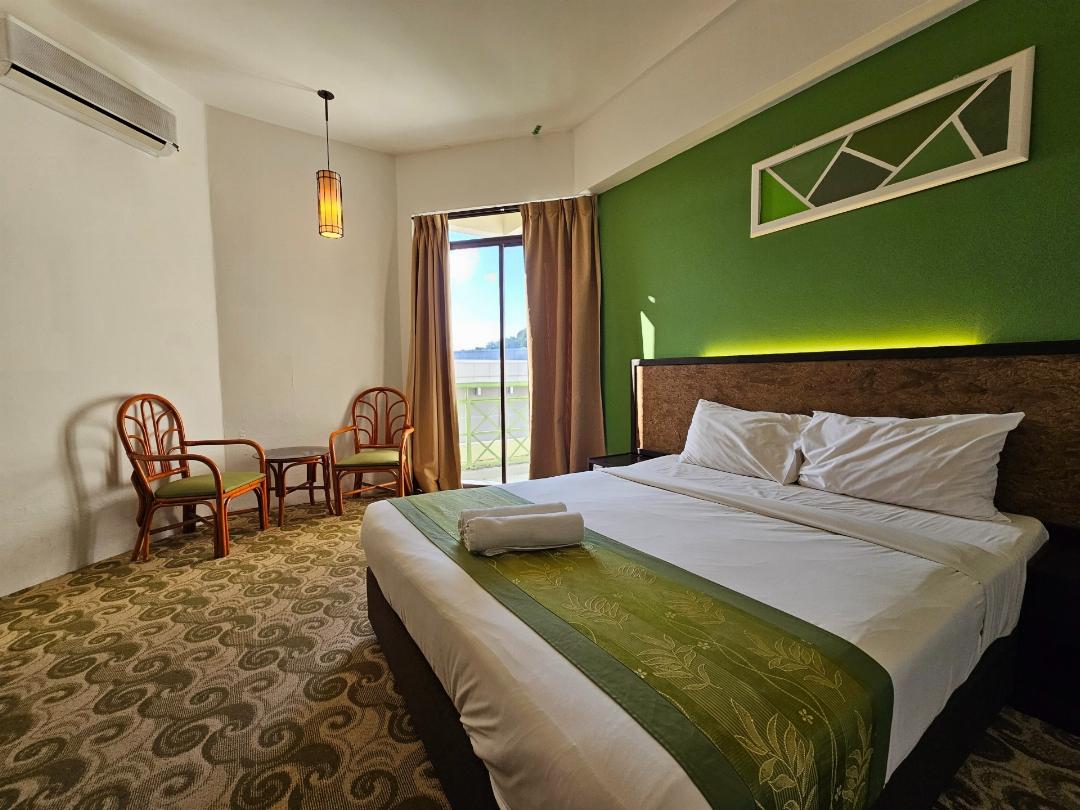 Double Room (1 Queen Bed)