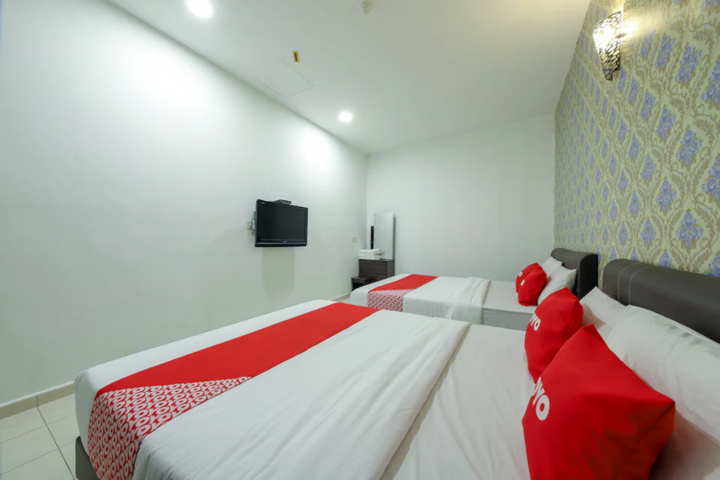 OYO 89497 Dream Nur Hotel 10/32