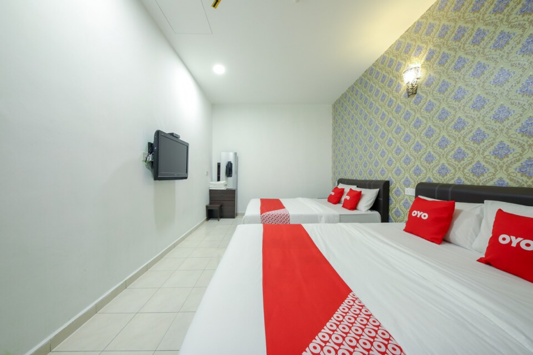 OYO 89497 Dream Nur Hotel 8/32