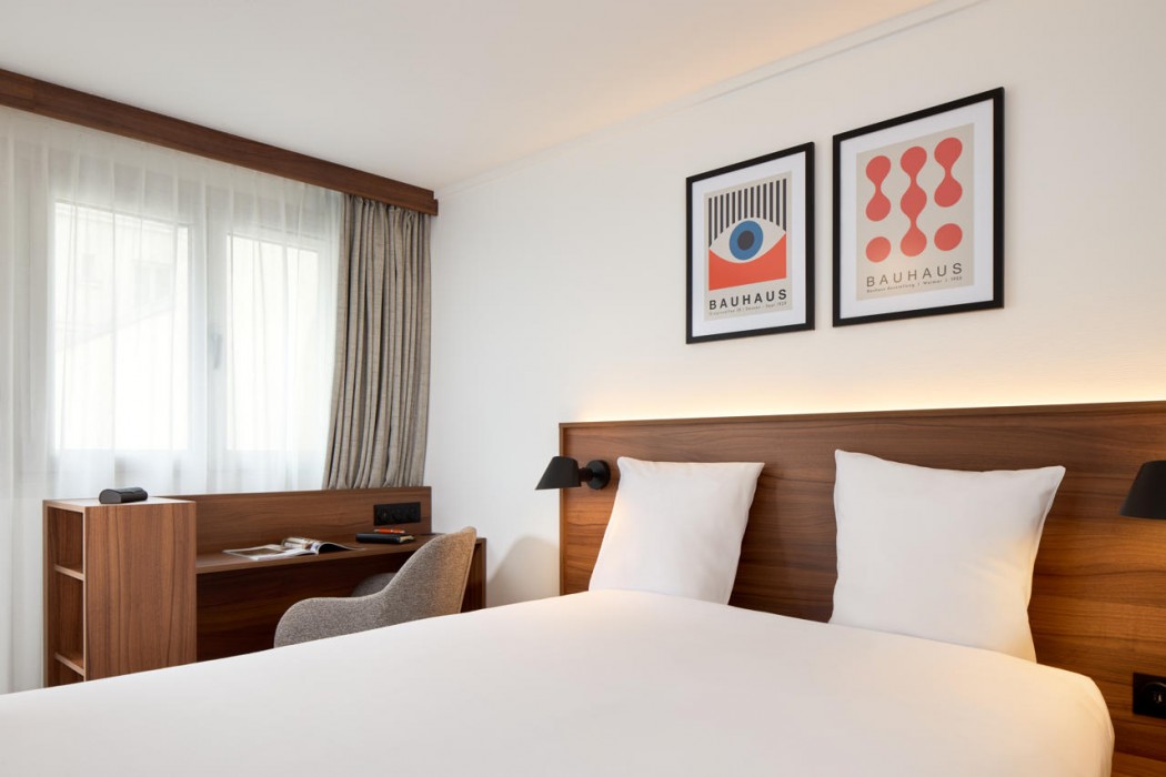 TIMHOTEL NATION 10/77