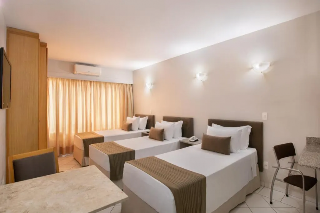 Plaza Inn American Loft 8/32