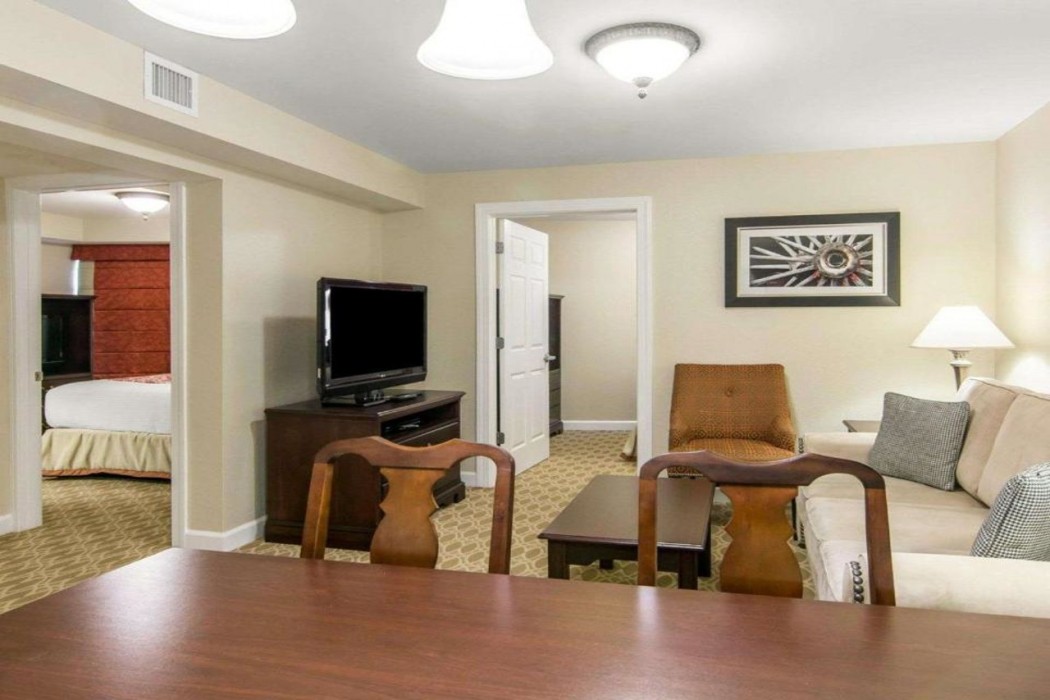 Bluegreen Vacations Patrick Henry Square, an Ascend Collection Resort 6/25