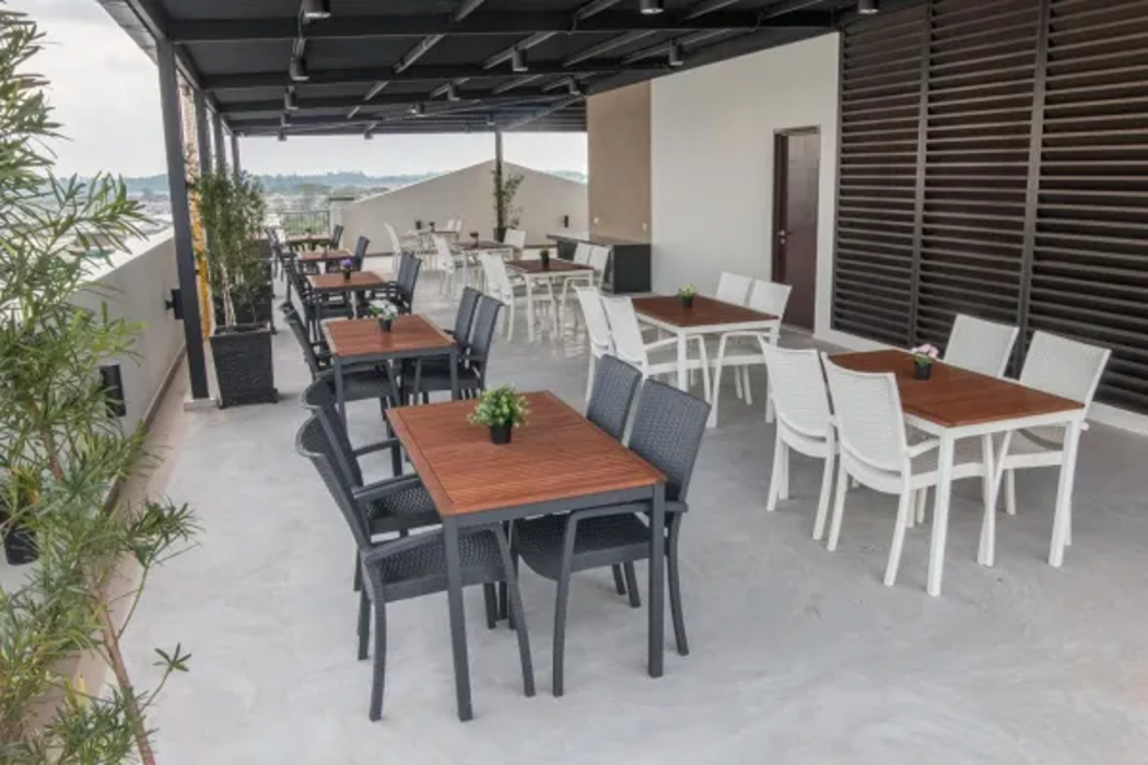 Redpine Boutique Hotel 33/38