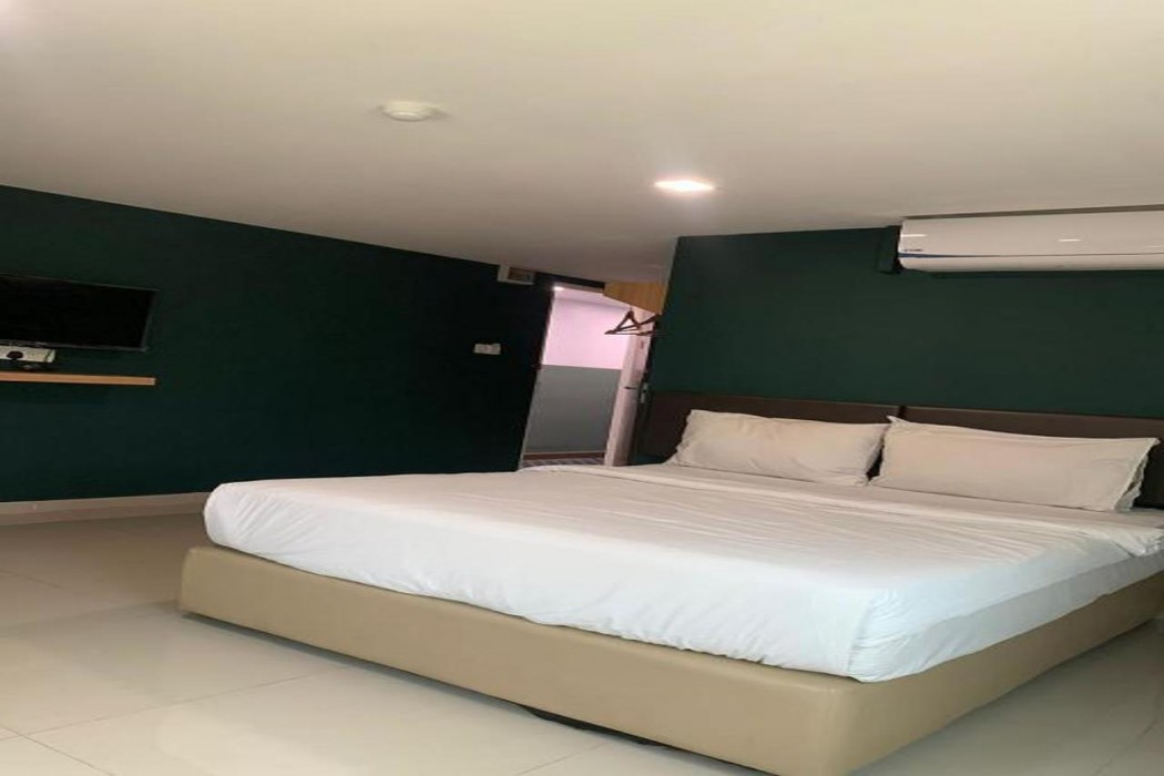 Room V @ Jalan Megat by ZUZU 6/29