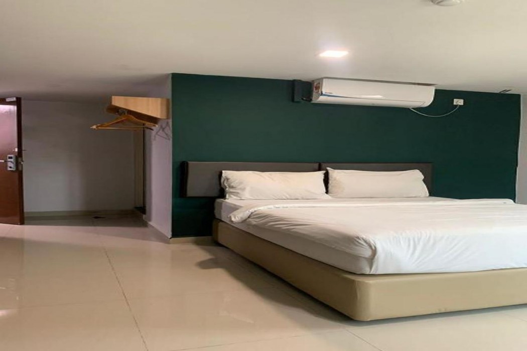 Room V @ Jalan Megat by ZUZU 8/29