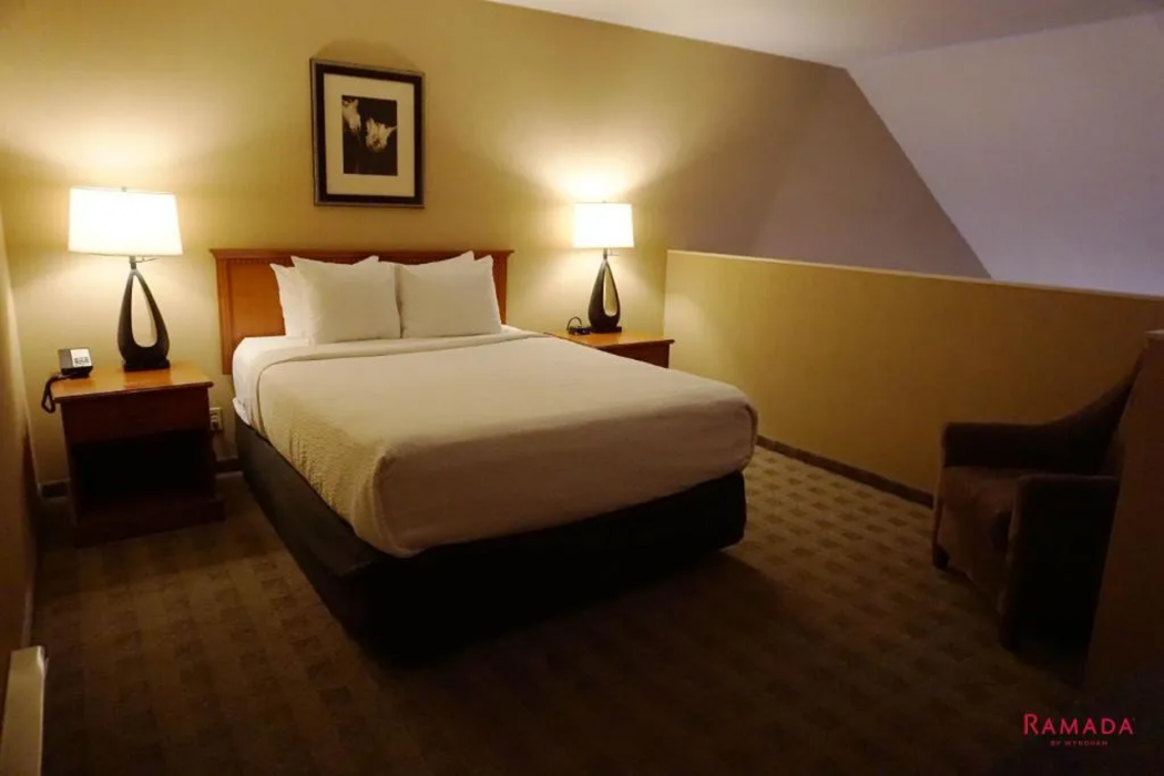 Ramada by Wyndham Kelowna Hotel & Conference Center 1/19