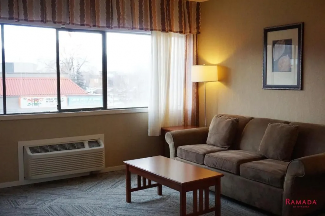 Ramada by Wyndham Kelowna Hotel & Conference Center 6/19