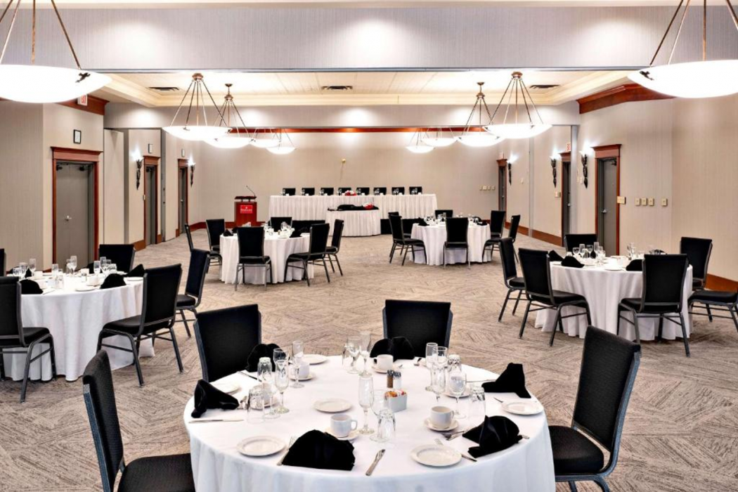 Ramada by Wyndham Kelowna Hotel & Conference Center 8/19