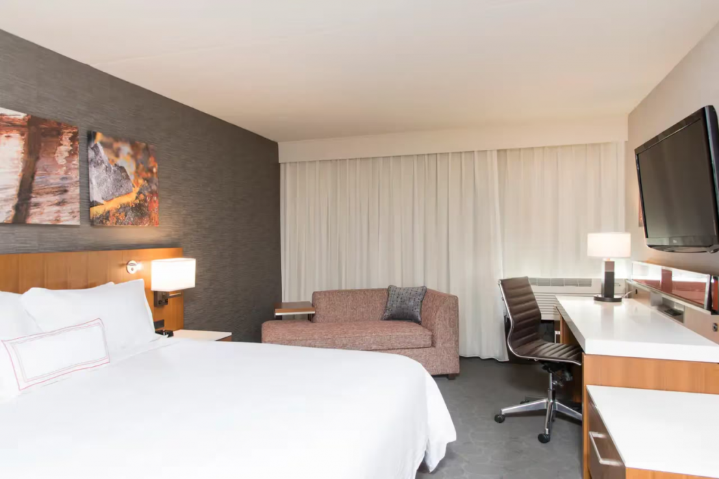The Center Hotel Grand Rapids Airport 12/29