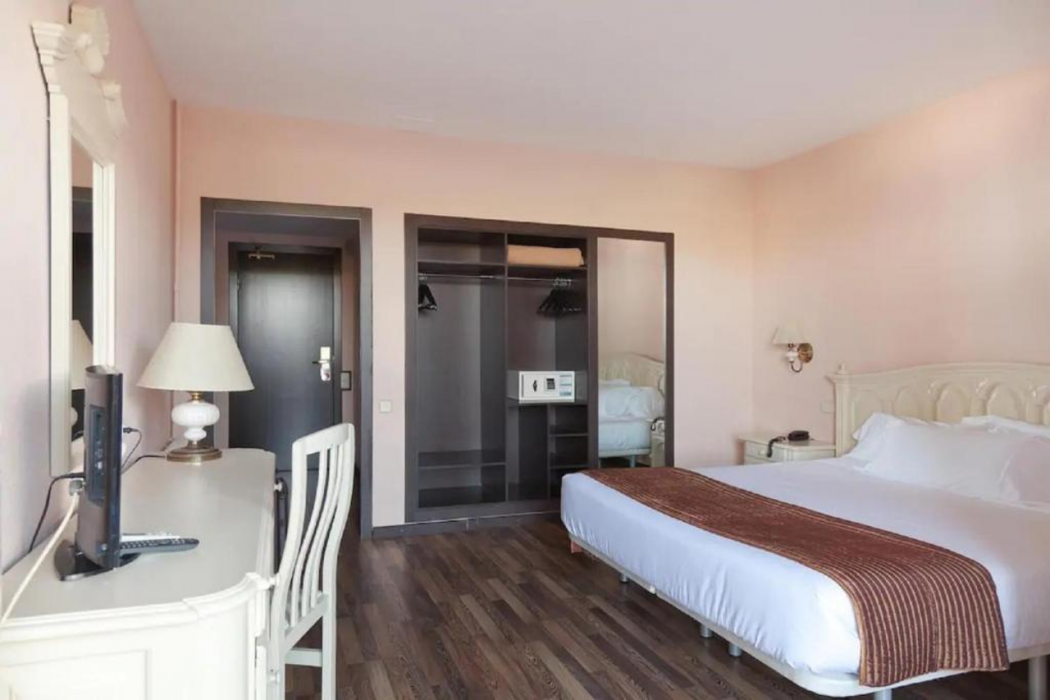 Hotel Roger de Flor by Seleqtta 11/66