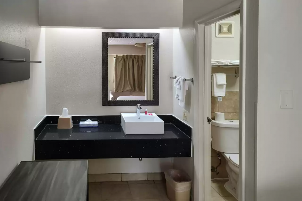 Econo Lodge Charlotte Airport 4/16
