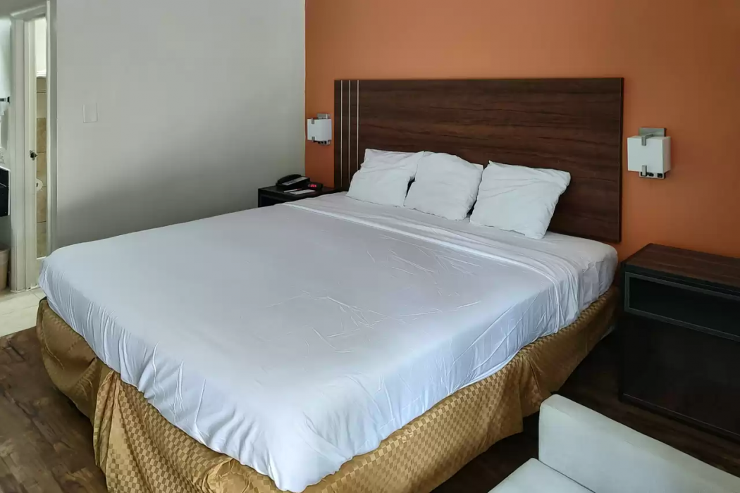 Econo Lodge Charlotte Airport 5/16