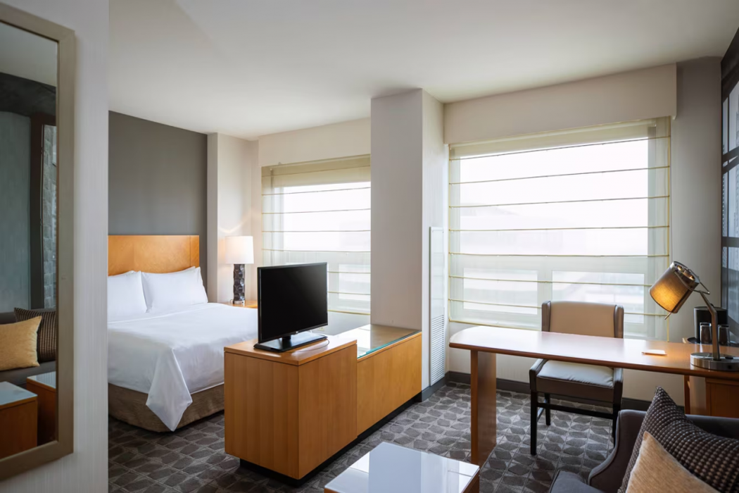 Renaissance Chicago O'hare Suites 8/47