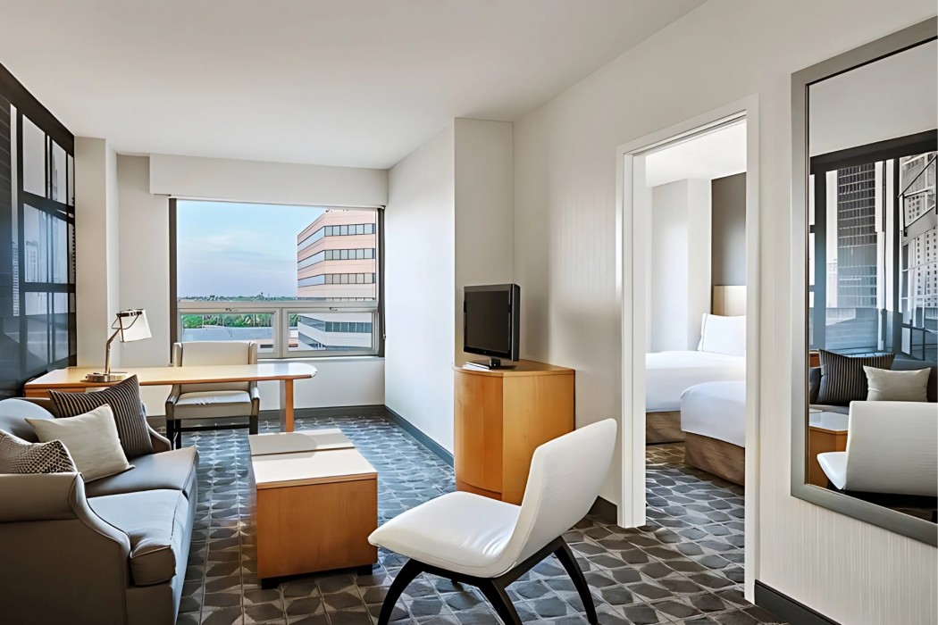 Renaissance Chicago O'hare Suites 21/47