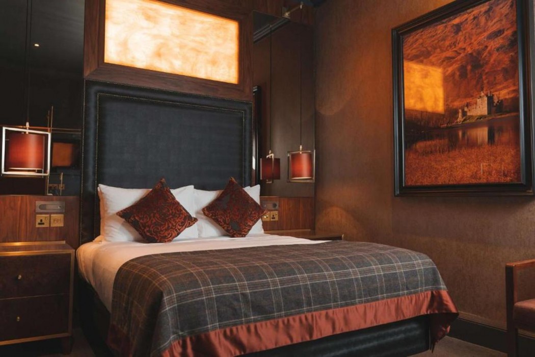 The Caledonian Edinburgh, Curio Collection by Hilton 5/60