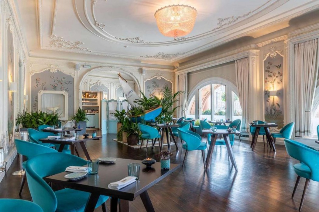 The Caledonian Edinburgh, Curio Collection by Hilton 10/60