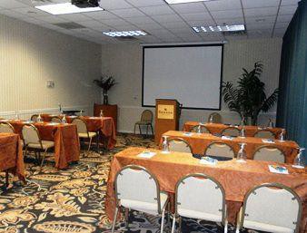 Holiday Inn Dallas Market Ctr Love Field, an IHG hotel 28/66