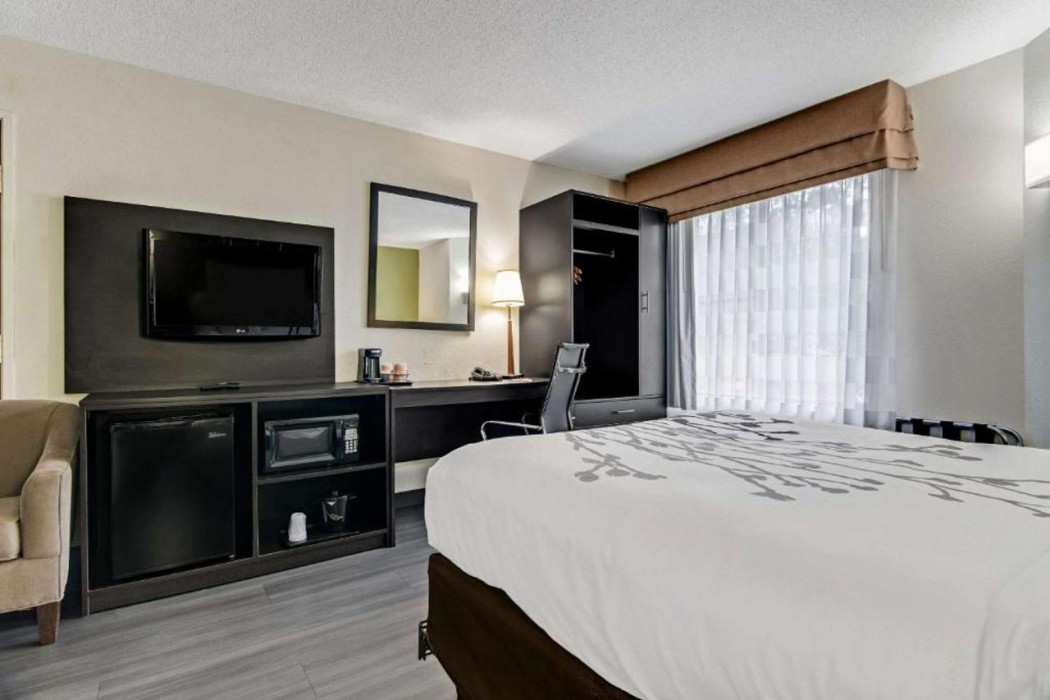 Sleep Inn near I-80 and I-94 8/27