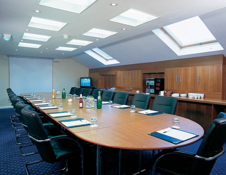 HOLIDAY INN LONDON HEATHROW M4J4 28/62