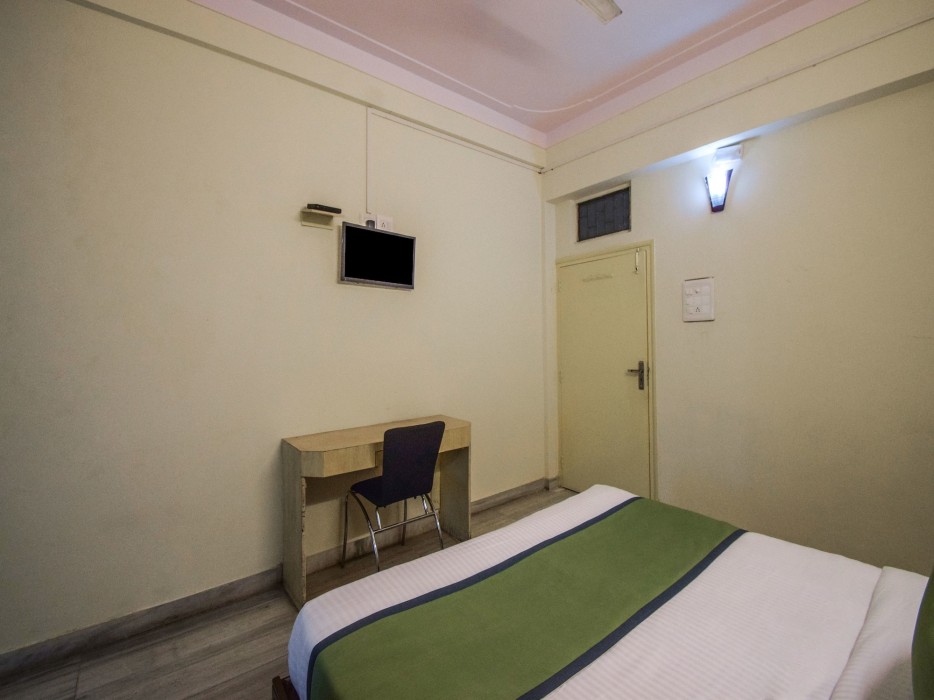 Oyo 15212 Hotel Seema 8/17